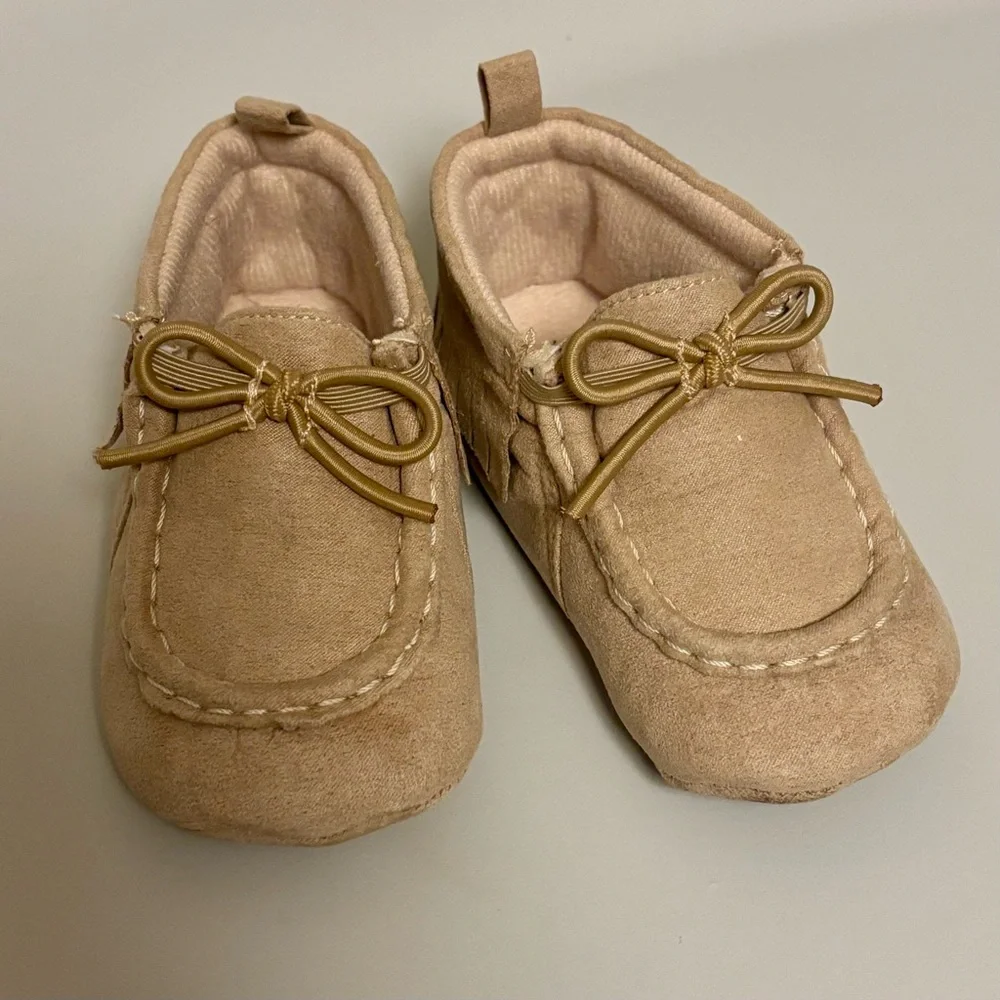 Oshkosh B’gosh Baby Moccasin Beige Crib Shoes - Size 4